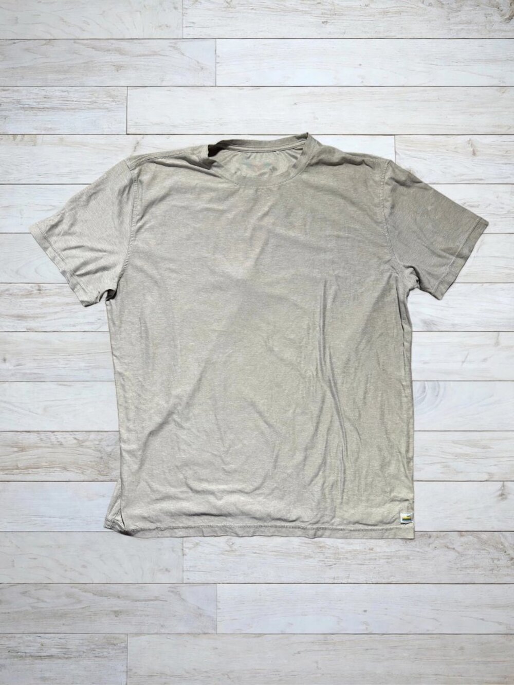 Vuori Mens Large Heather Gray Taupe Crew Tee Small Sleeve Hole